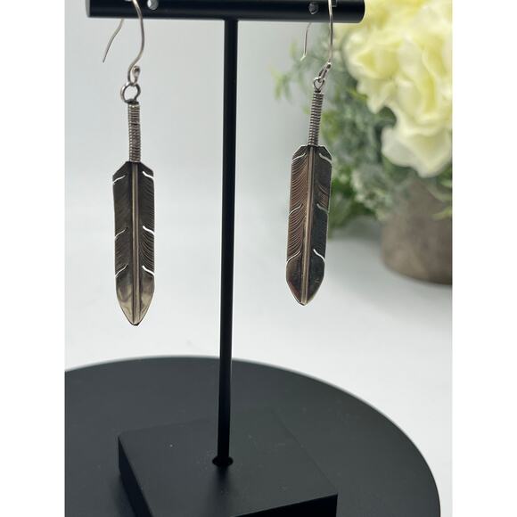 LP Signed Native American Navajo 925 Sterling Silver Feather Dangle Earrings - Picture 2 of 9